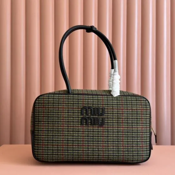 Miu Miu Black 34x23x12cm shoulder bag 1 1 Replica