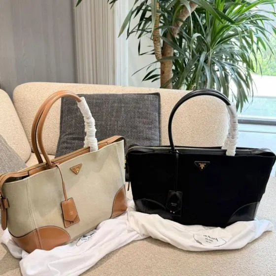 Prada Black 30x22x12cm shoulder bag Top Quality Replica