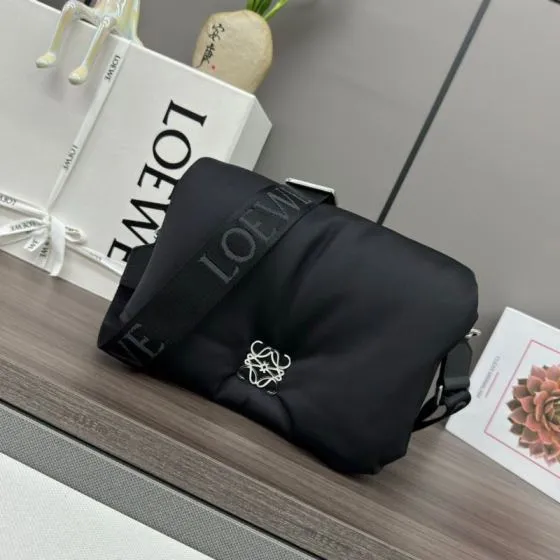 Loewe Black shoulder bag 1 1 Replica