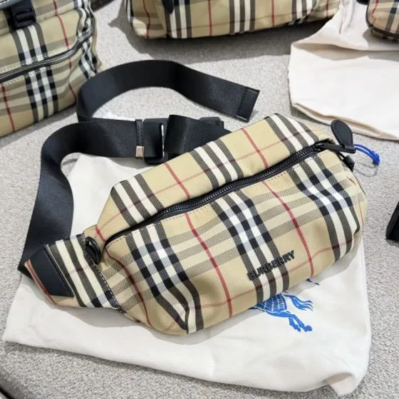 Burberry Beige shoulder bag 1 1 Replica