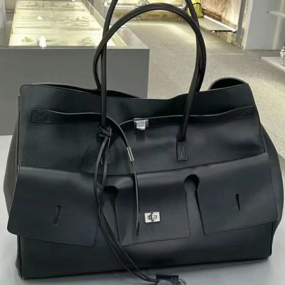 Balenciaga Black 40x30x16cm shoulder bag 1 1 Replica