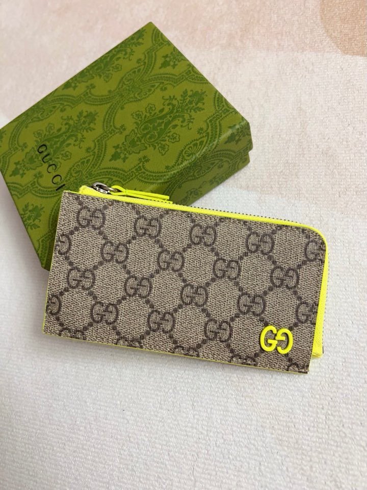 Gucci GG Supreme beige with neon yellow trim 13 5x8cm everyday