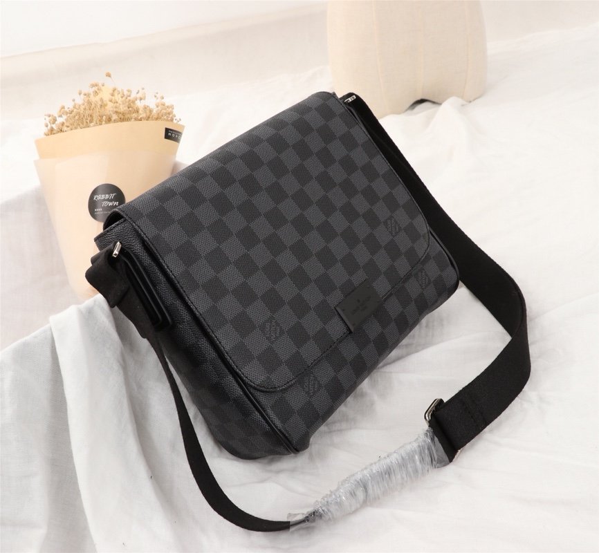 Louis Vuitton District PM Damier Graphite 27x23x8cm messenger bag photo 1