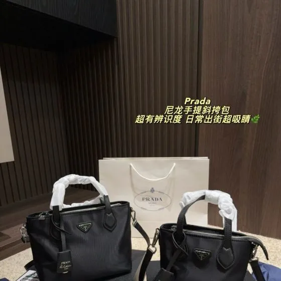 Prada Re-Edition 2005 Nylon black 22 18cm crossbody Top Quality Replica
