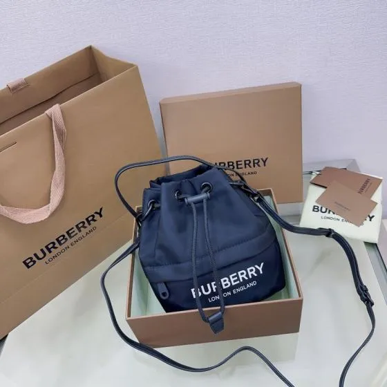 Burberry Black nylon 17x19x10cm bucket bag AAA Quality Replica