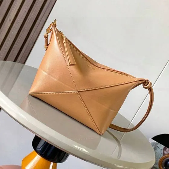 Loewe Calfskin 25x18x10cm shoulder bag AAA Quality Replica