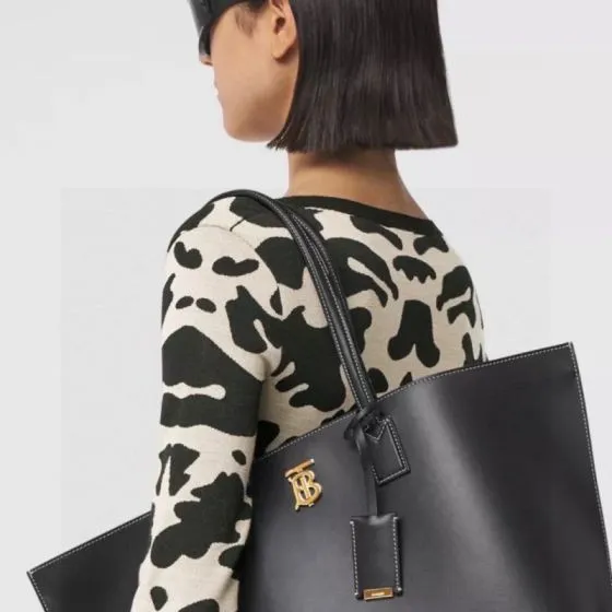Burberry Black shoulder bag Premium Replica