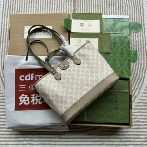 Gucci Beige GG canvas tote 1 1 Replica