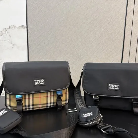 Burberry Black shoulder bag 1 1 Replica