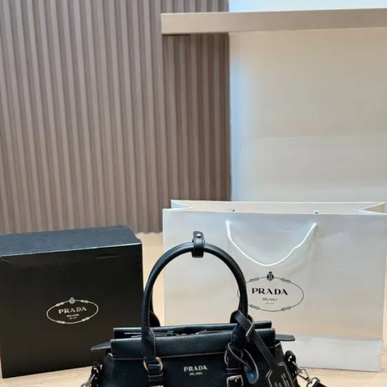 Prada Black 25x18x10cm shoulder bag 1 1 Replica