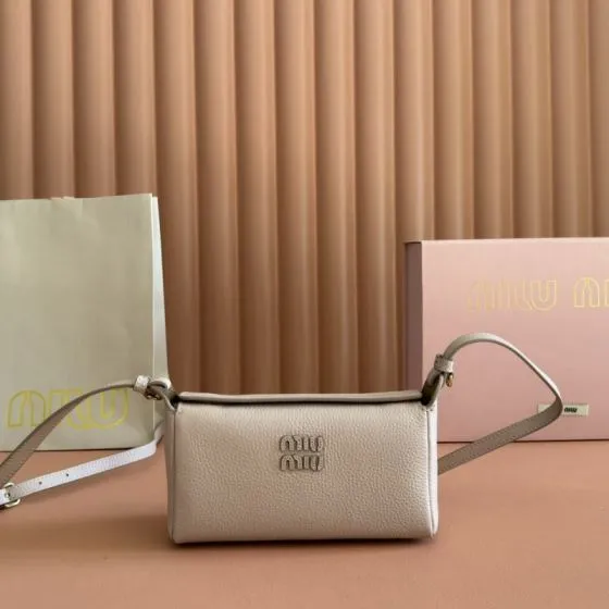 Miu Miu Beige 25x18x10cm shoulder bag Top Quality Replica