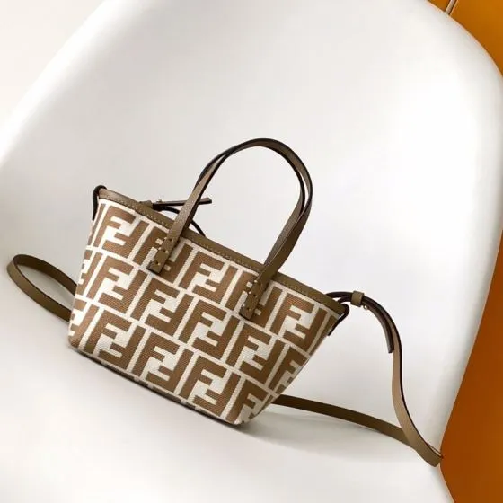 Fendi Brown 18x12cm shoulder bag AAA Quality Replica