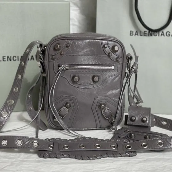 Balenciaga Le Cagole Grey 26x14cm shoulder bag 1 1 Replica