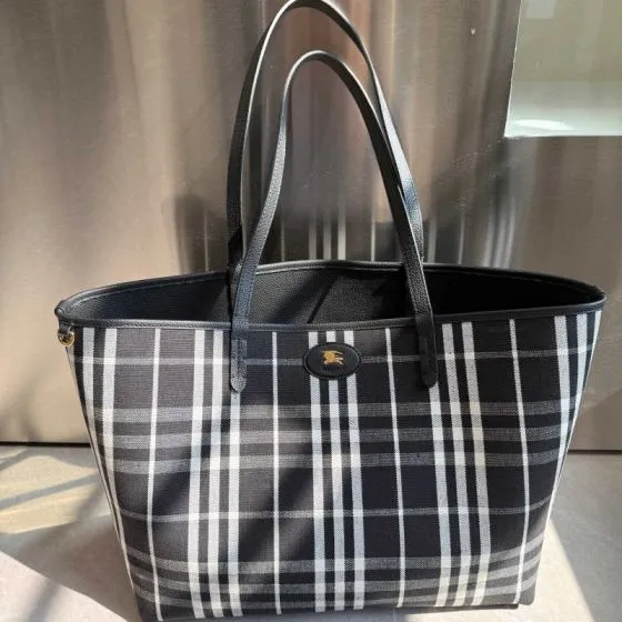 Burberry Black shoulder bag Premium Replica