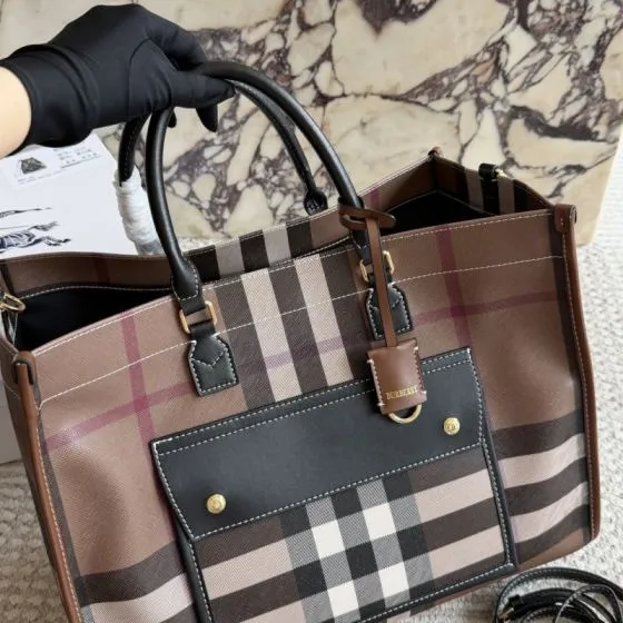 Burberry Black shoulder bag Premium Replica