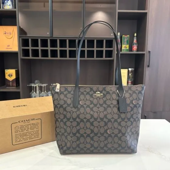 Coach Monogram shoulder bag Top Quality Replica