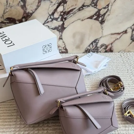 Loewe Calfskin 18x12cm shoulder bag 1 1 Replica