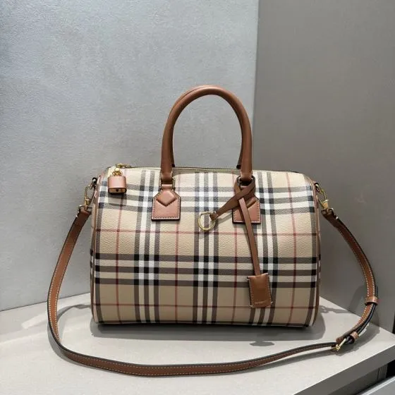 Burberry Brown shoulder bag 1 1 Replica