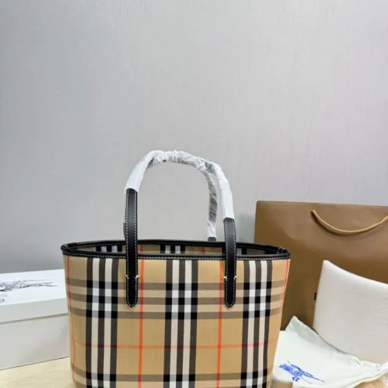 Burberry Black shoulder bag Top Quality Replica