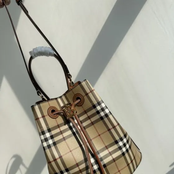 Burberry Vintage Check with Brown Leather Trim 26x26x16cm crossbody AAA Quality Replica
