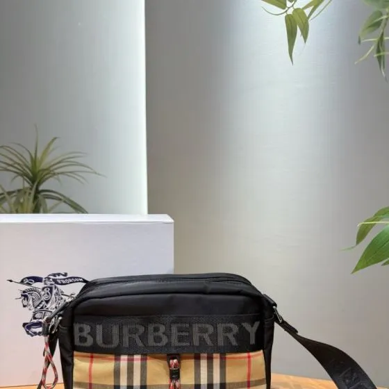 Burberry Black 25x18x10cm shoulder bag 1 1 Replica