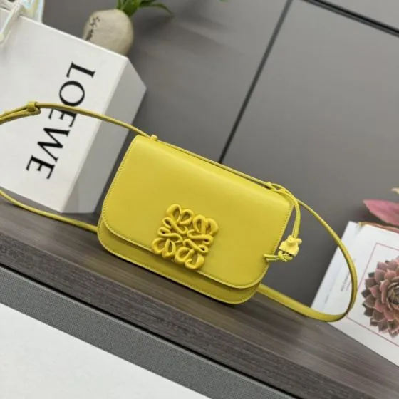 Loewe Calfskin 25x18x10cm shoulder bag AAA Quality Replica