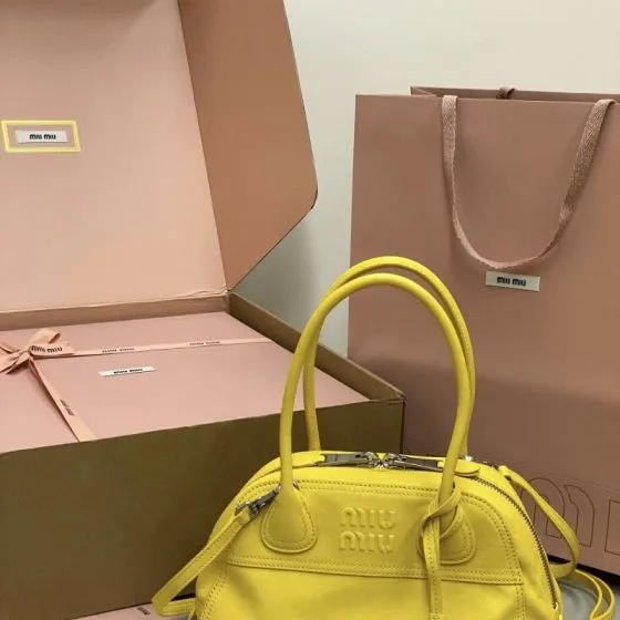Miu Miu 18x12cm shoulder bag AAA Quality Replica