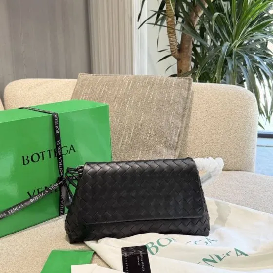 Bottega Veneta Black shoulder bag 1 1 Replica