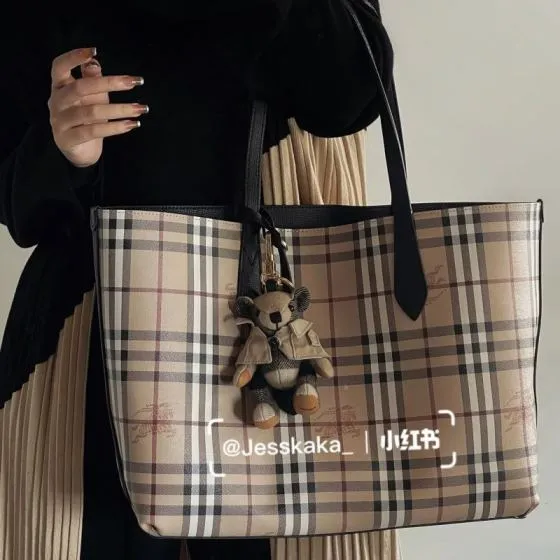 Burberry Black shoulder bag Premium Replica