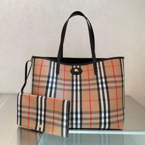 Burberry Black shoulder bag AAA Quality Replica