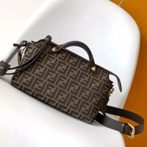 Fendi Monogram 18x12cm shoulder bag AAA Quality Replica