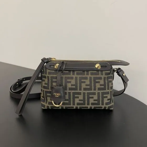 Fendi Brown 18x12cm shoulder bag 1 1 Replica
