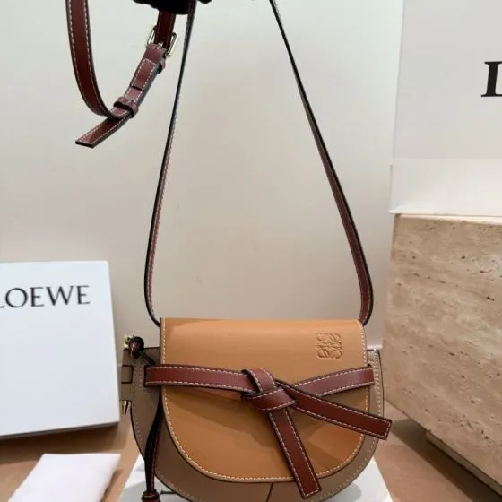Loewe Calfskin 18x12cm shoulder bag 1 1 Replica
