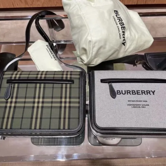 Burberry Black shoulder bag Premium Replica