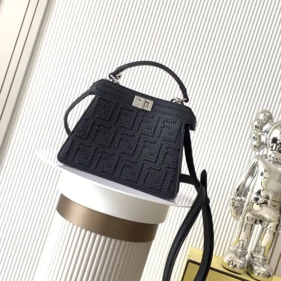 Fendi Peekaboo Black 33x22x14cm shoulder bag 1 1 Replica