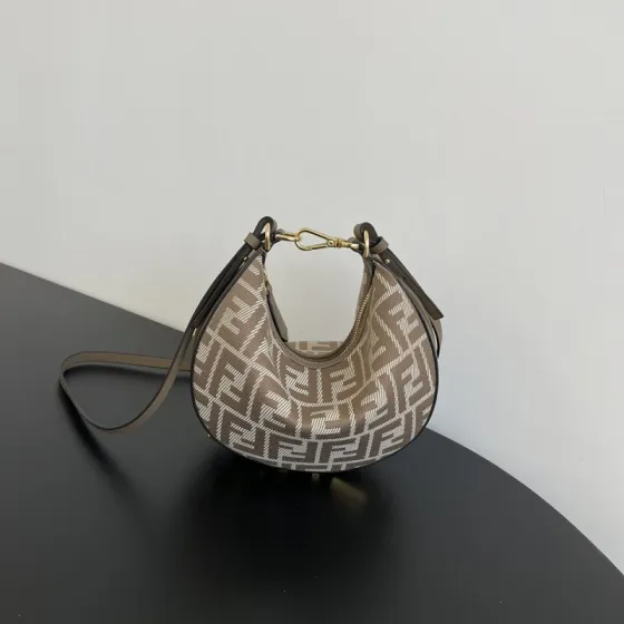 Fendi Monogram 25x18x10cm shoulder bag Top Quality Replica