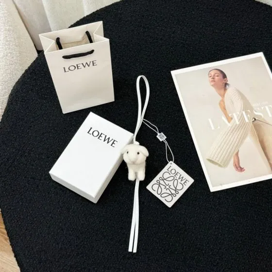 Loewe White shoulder bag 1 1 Replica