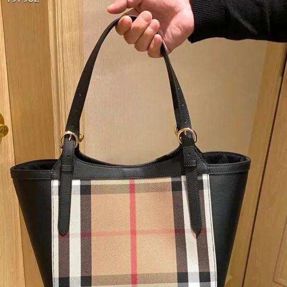 Burberry Black 25x18x10cm shoulder bag Top Quality Replica