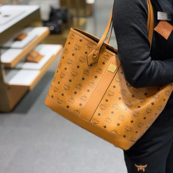 MCM Visetos 30x22x12cm shoulder bag 1 1 Replica