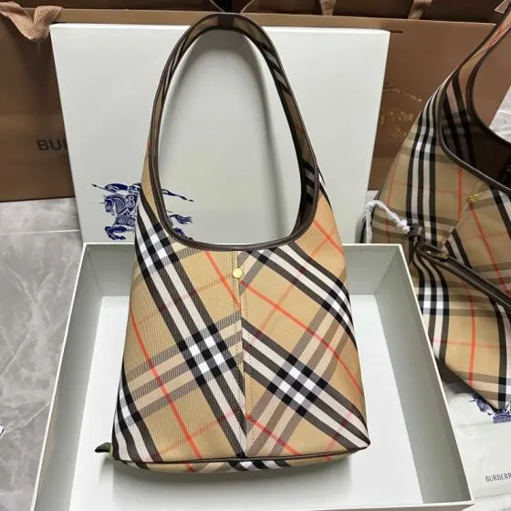 Burberry Brown shoulder bag 1 1 Replica