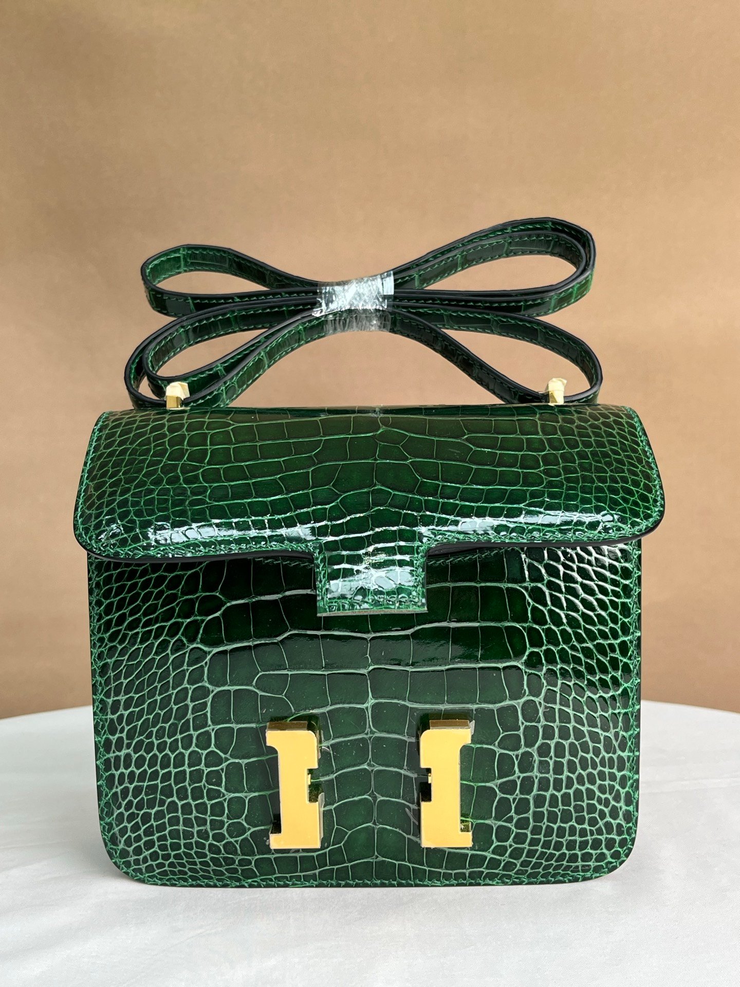 Hermes Constance 19 Emerald green glossy crocodile 19 shoulder everyday
