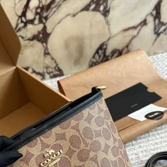 Coach Black shoulder bag Top Quality Replica