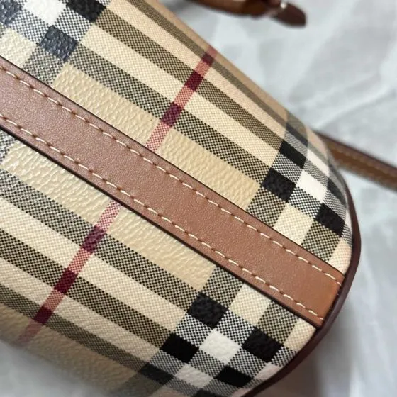 Burberry Haymarket Check Haymarket Check Tan Leather Trim 25x18x10cm bucket bag AAA Quality Replica