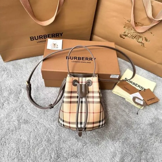 Burberry Brown shoulder bag 1 1 Replica