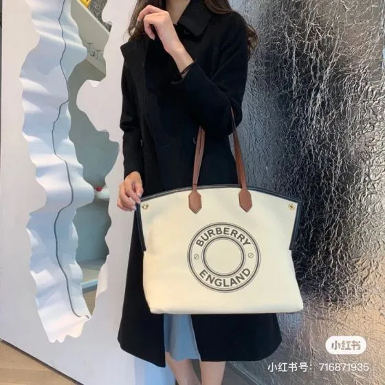 Burberry Brown 40x30x16cm shoulder bag AAA Quality Replica