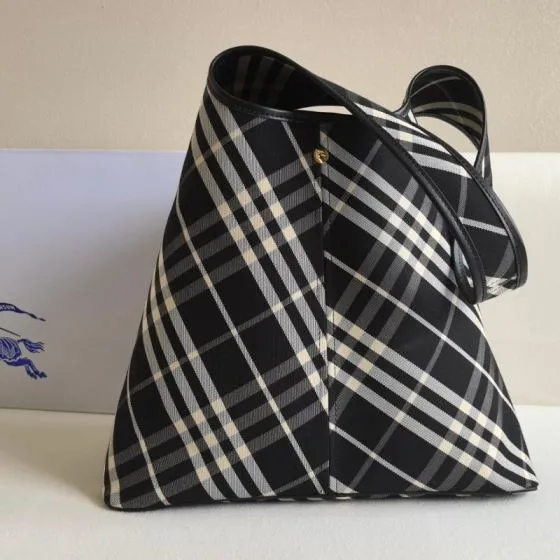 Burberry Black shoulder bag Premium Replica