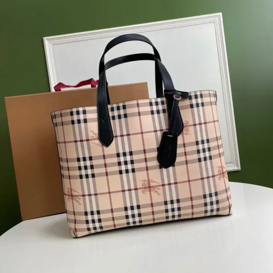 Burberry Black shoulder bag 1 1 Replica