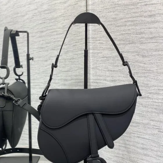 Dior Saddle Black shoulder 1 1 Replica