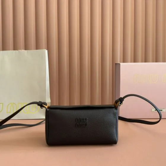 Miu Miu Black 25x18x10cm shoulder bag AAA Quality Replica