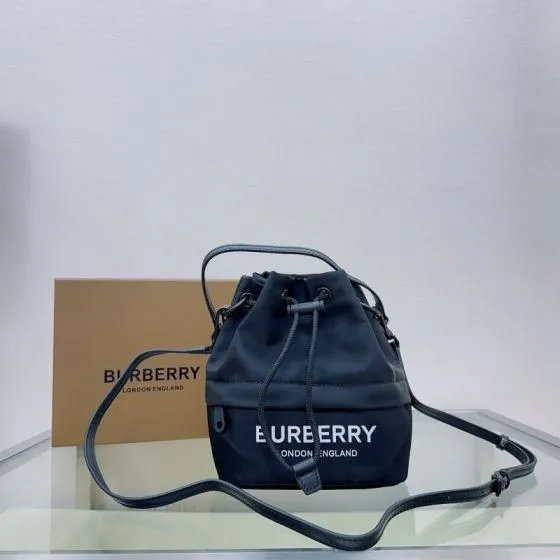 Burberry Black nylon 16x19x10cm bucket bag Top Quality Replica